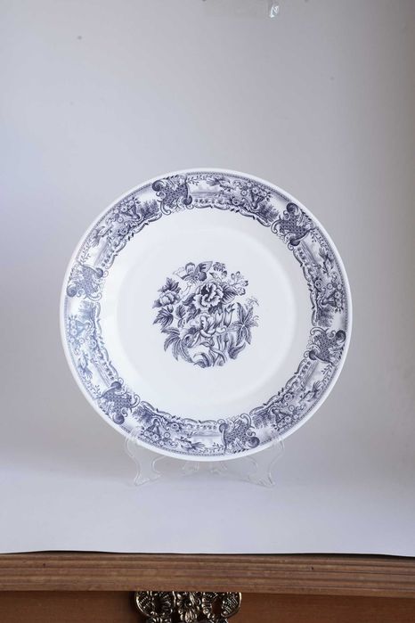 Decorative Plate with Floral Motifs