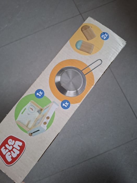 Drewniana kuchnia dla dzieci