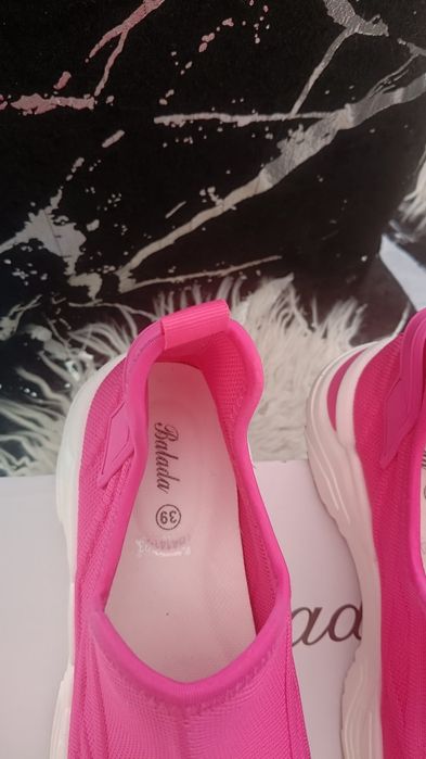 Sprzedam nowe adidasy damskie