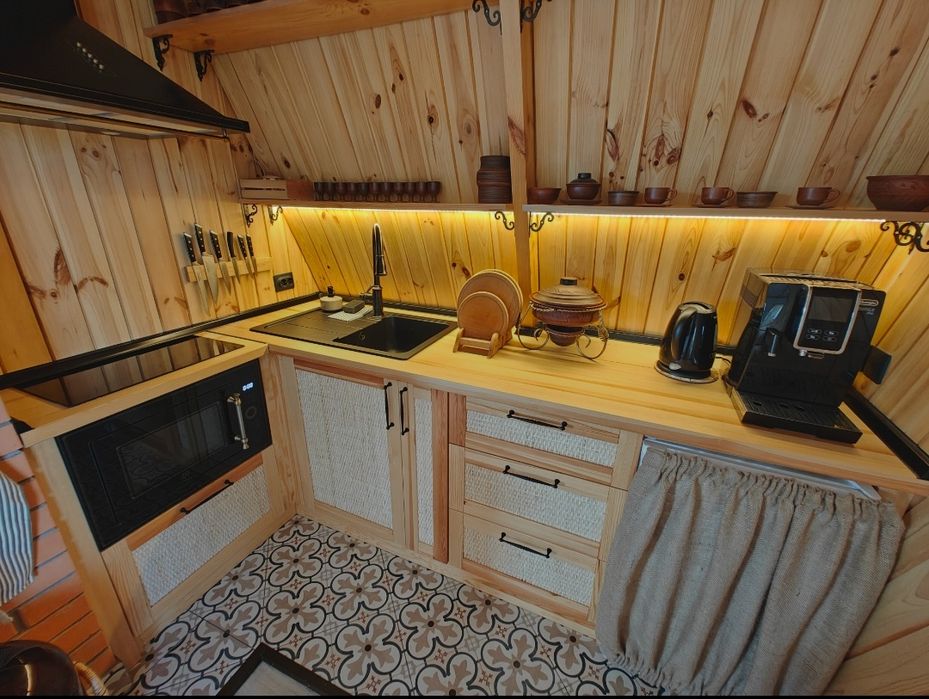 Оренда будинку біля Києва подобово Бучанський район Озеро Ліс