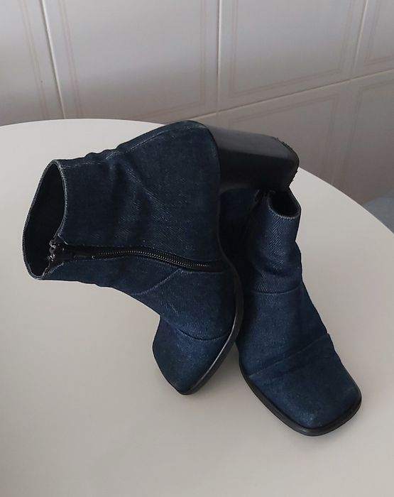 Botas de ganga escura com salto médio. T37