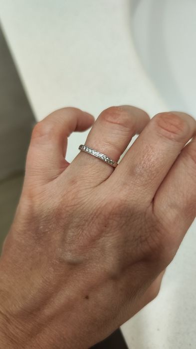 Anel/aliança de prata com zircónias