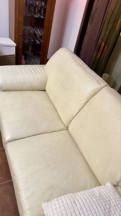 Conjunto de Sofás em Pele branco