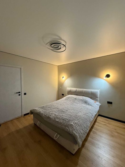 Двокімнатна квартира в центрі Богородчан із власною ділянкою.