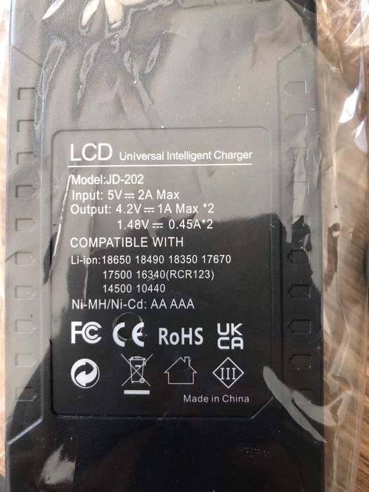 Carregador Pilhas NOVO com LCD USB C para AA e AAA