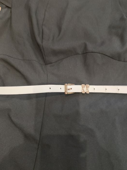 Elegancka sukienka z paskiem