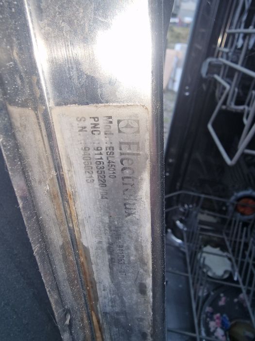 Посудомийна машина Elektrolux ESL45010