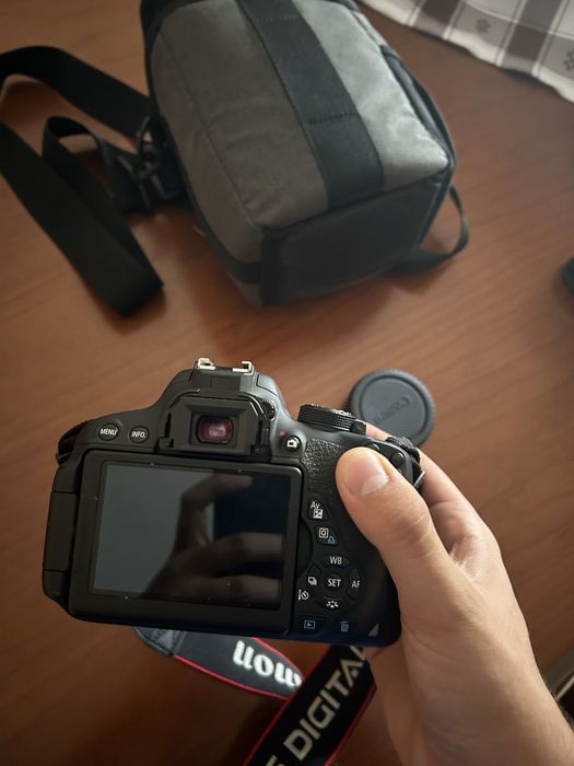 Câmera Canon 700D + Lente 25-50mm + carregador  + bolsa