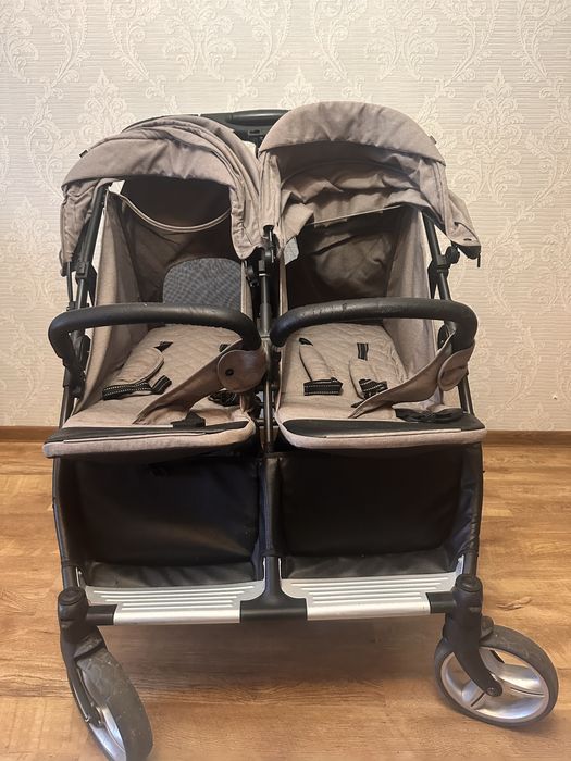 Прогулянкова коляска для двійні Carrello