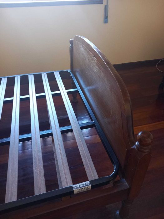 Venda de cama com colchão