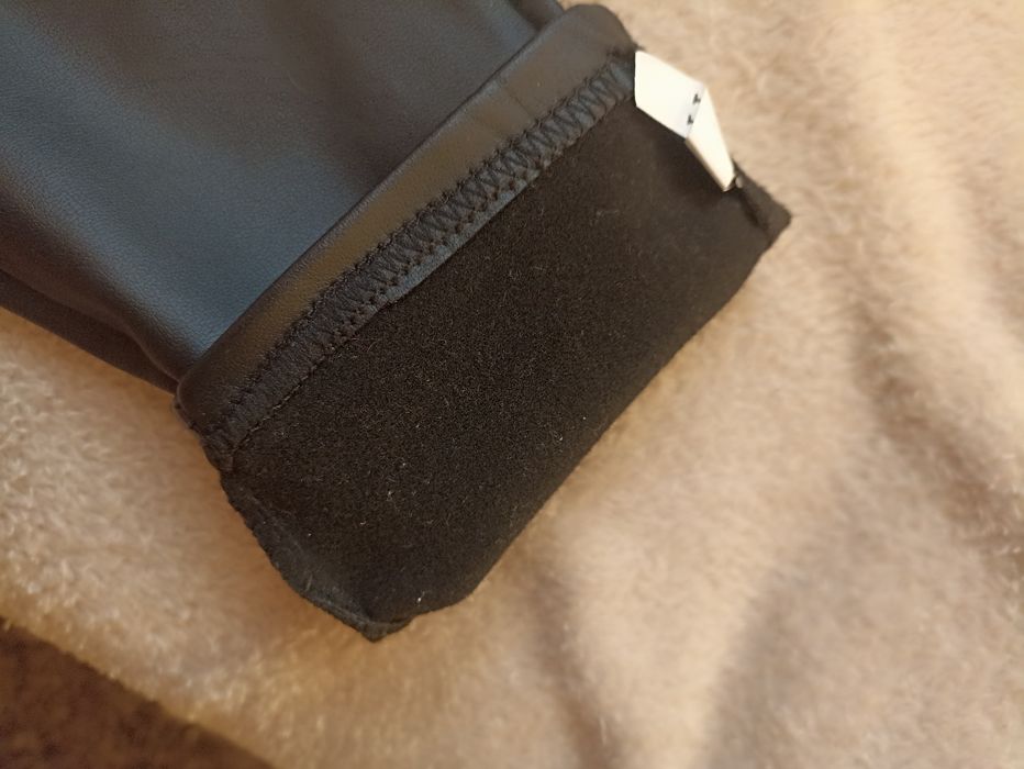 Czarne legginsy Eco skórka lekko ocieplane S