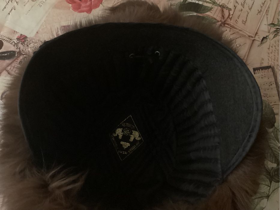 Продам меховые шапки мужские иженские.