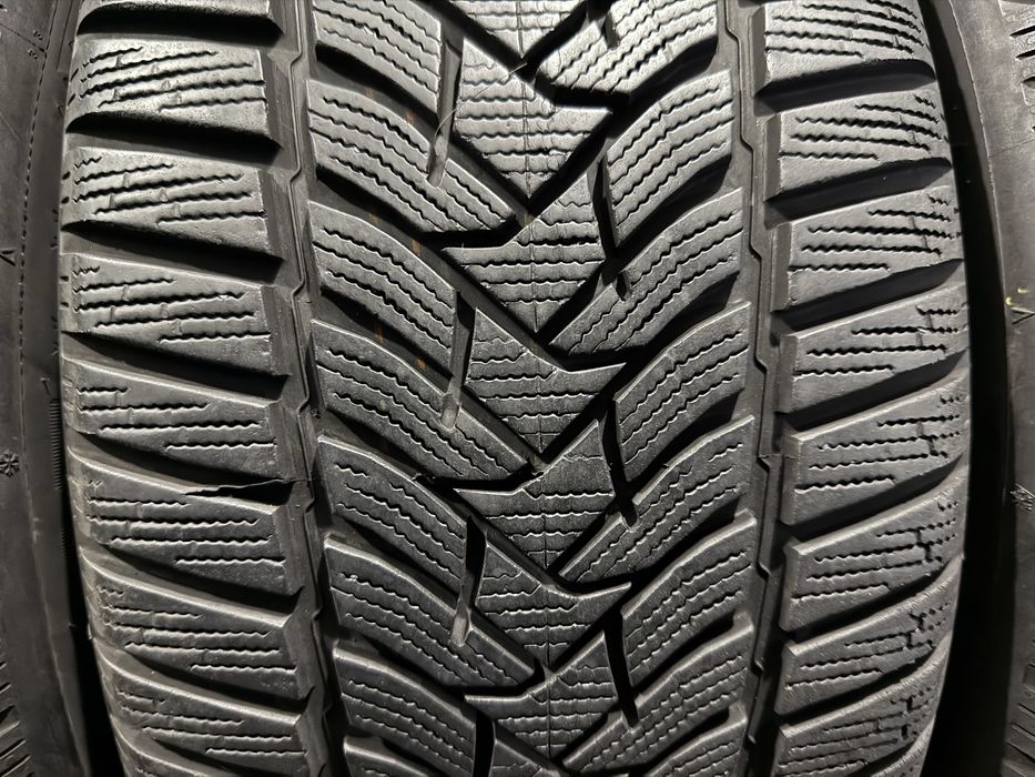 255/40 r19 Dunlop 4 шт.