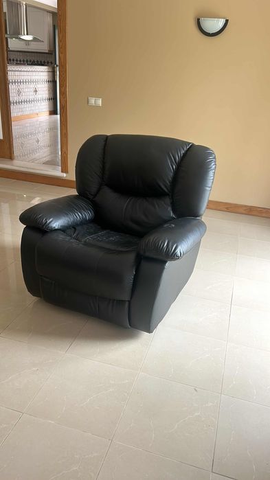 Conjunto de Sofás em Pele