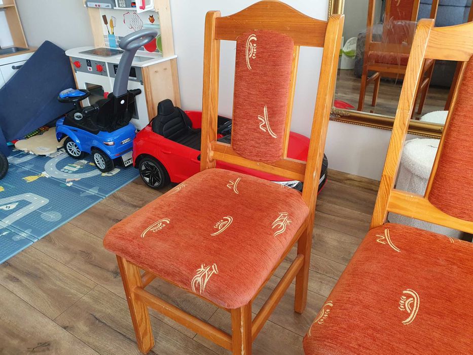 Komplet 4 krzeseł drewnianych