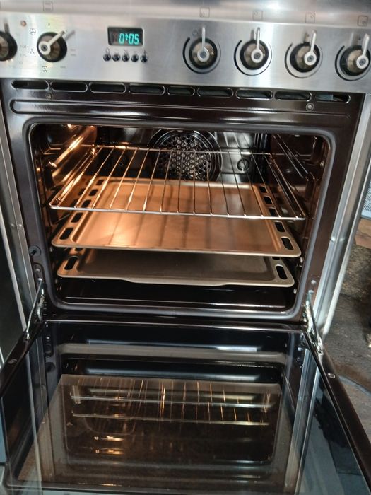 Vendo fogão vitroceramico, 4 bocas e forno eléctrico. Marca SMEG.  Como novo.