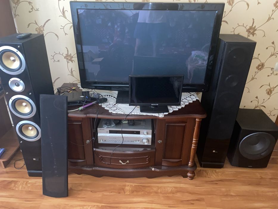 Телевизор, усилитель и колонки савбуфер