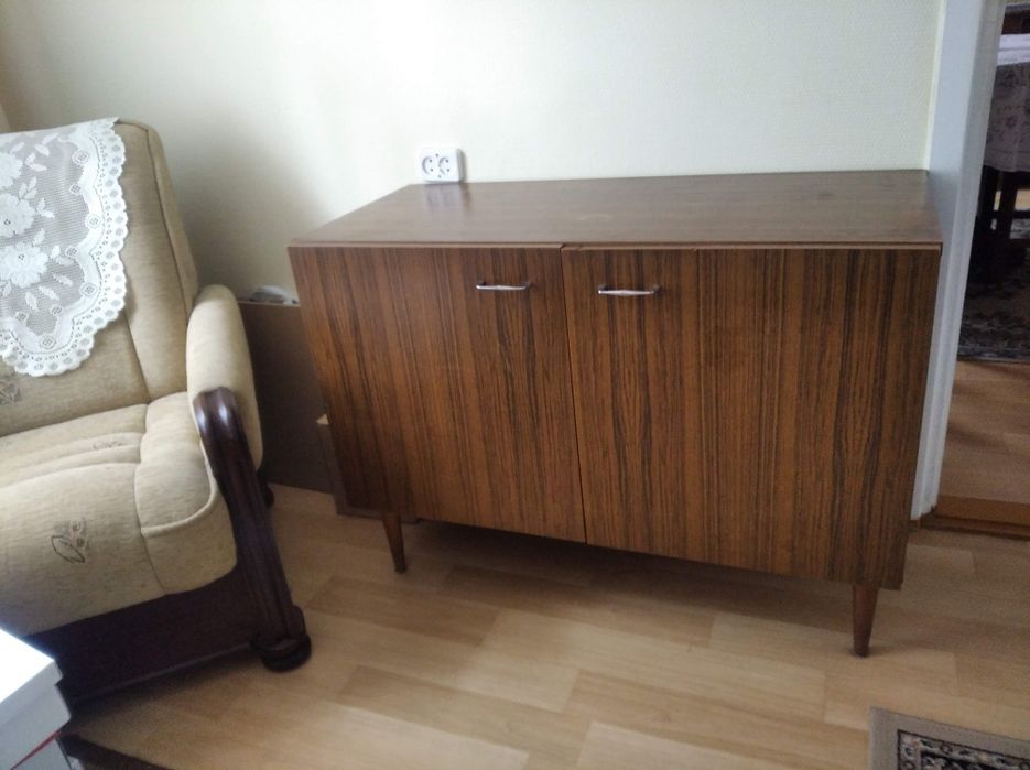 Szafka komoda na nóżkach PRL