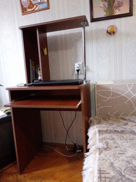 Столик під комп'ютер