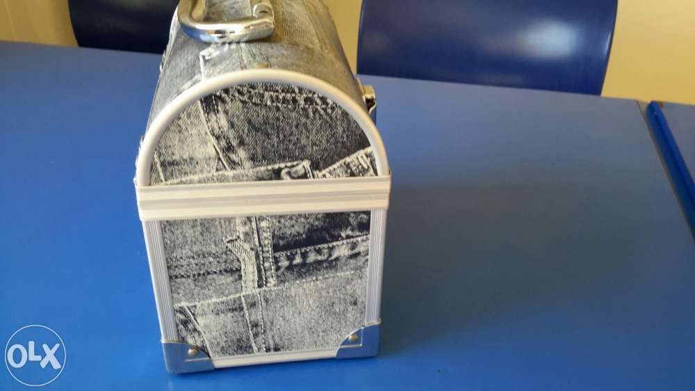 Baú pequeno em bom estado de conservacao