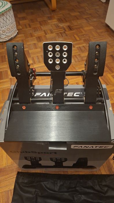 vendo pedal Fanatec V3 com brake performance kit