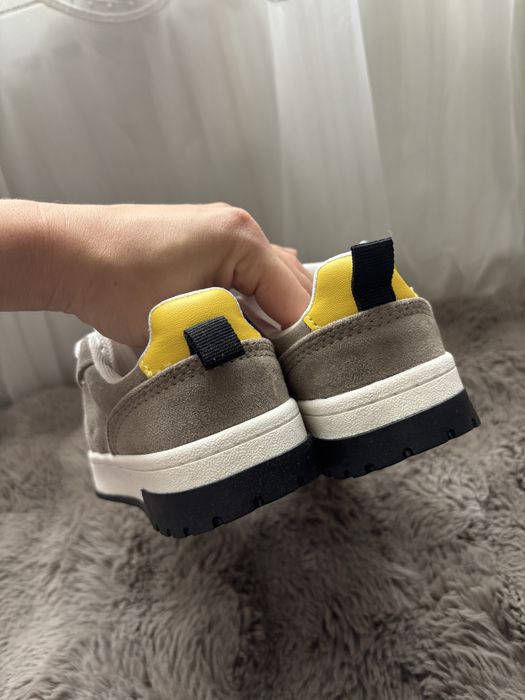 Стильні  кросівки від Zara 30р