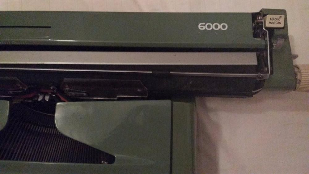Máquina de Escrever - Logika 6000