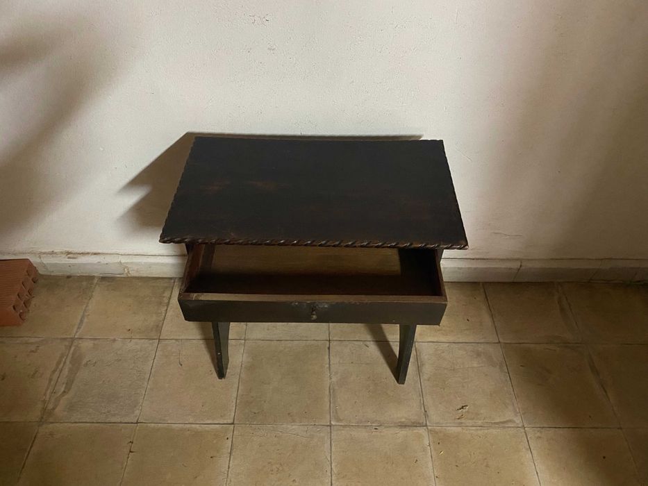 Pequena mesa de apoio 60x35x60