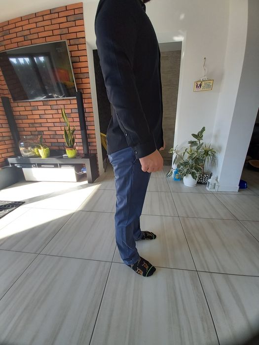 Czarna z dodatkami szarości koszula H&M na rozmiar M.