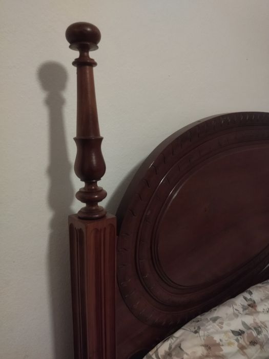 Cama Antiga Em Óptimo Estado com Colchão
