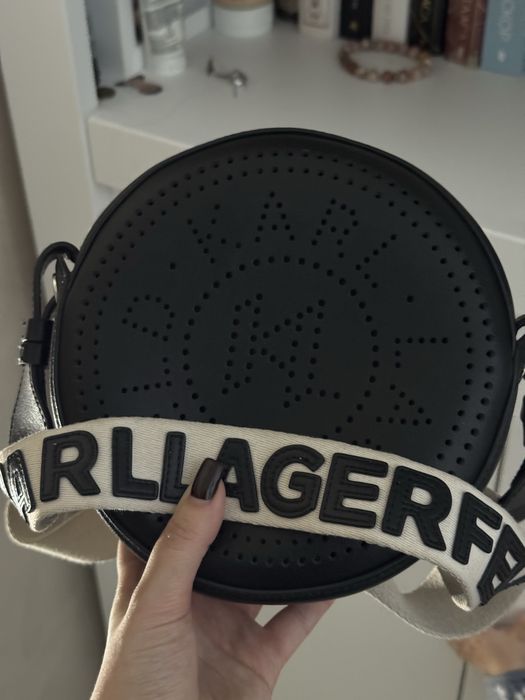 Продам оригінальну шкіряну сумку Karl Lagerfeld.