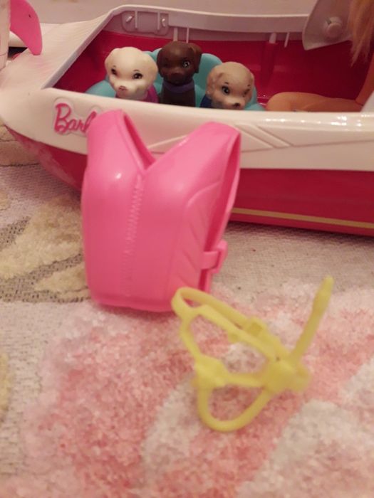 Barbie jacht z pieskami