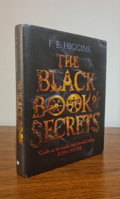 Czarna księga sekretów - F.E. Higgins