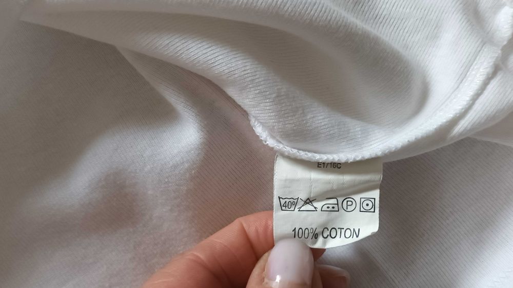 T-shirt branca da cache cache