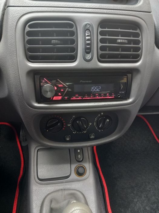 Renault clio 2001 apenas 153 mil kms impecavel