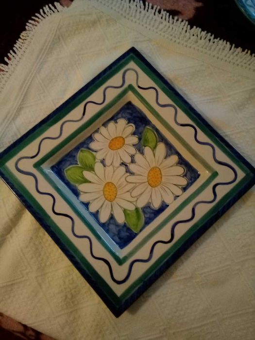 Pratos pintados á mão
