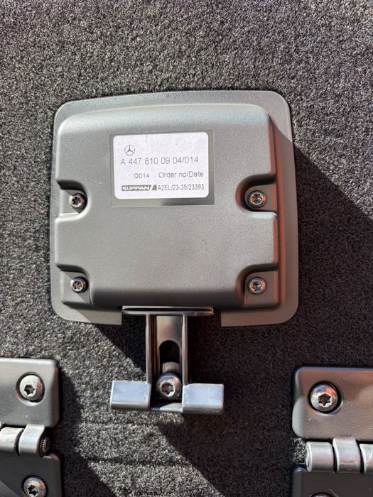 Divisória rebatível da bagageira, original, para Mercedes V250 Classe V W447, ano 2024, versão longa