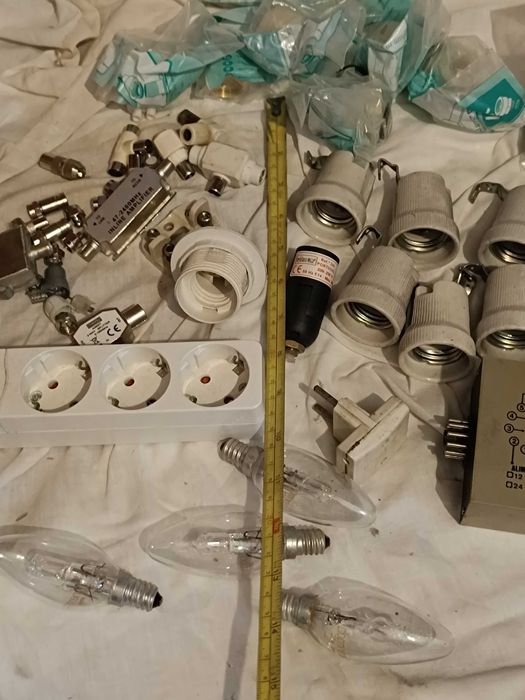 Lâmpadas e Fichas e Tomadas Elétricas antigas