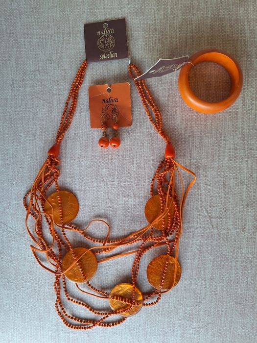 Conjunto de colar, brincos e pulseira Natura