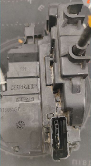 Замок двери передней правой Nissan Note E11