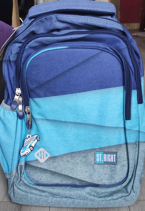 Plecak szkolny na kółkach St. Right Majews