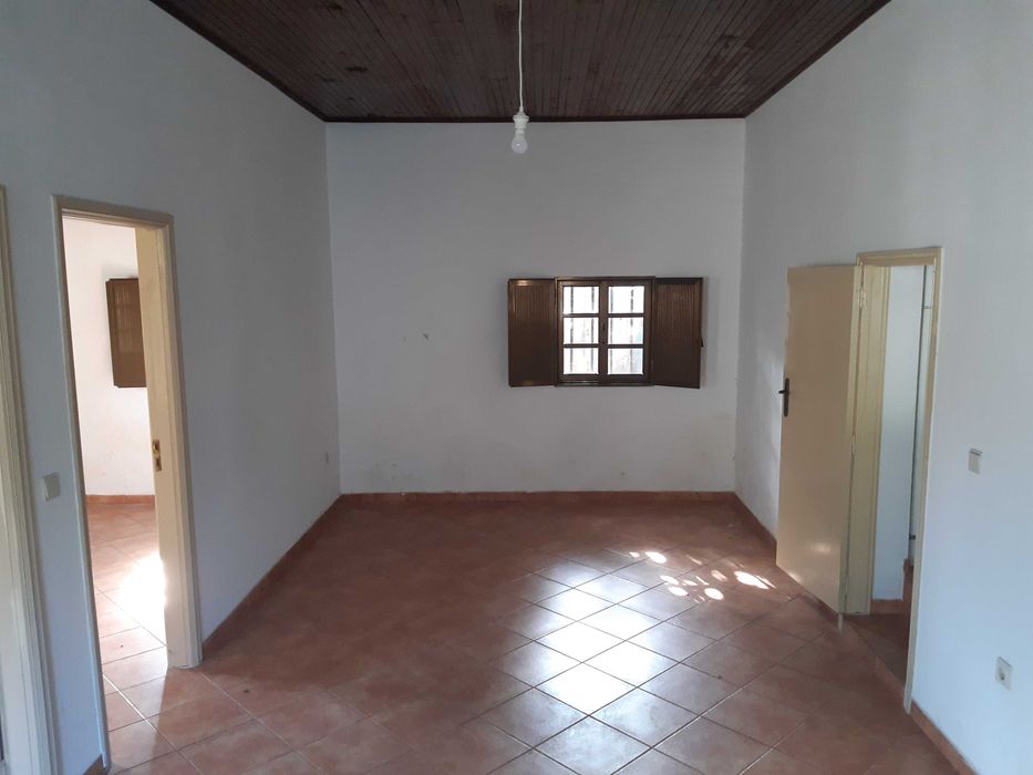 Arrenda Casa R/Ch - Castromil/Sobreira