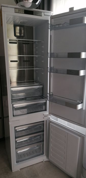 Lodówka do zabudowy 193 wys. Grundig model GKNI25920