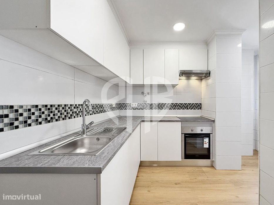 Apartamento T2 Remodelado para Arrendamento | Avenida General Humbe...