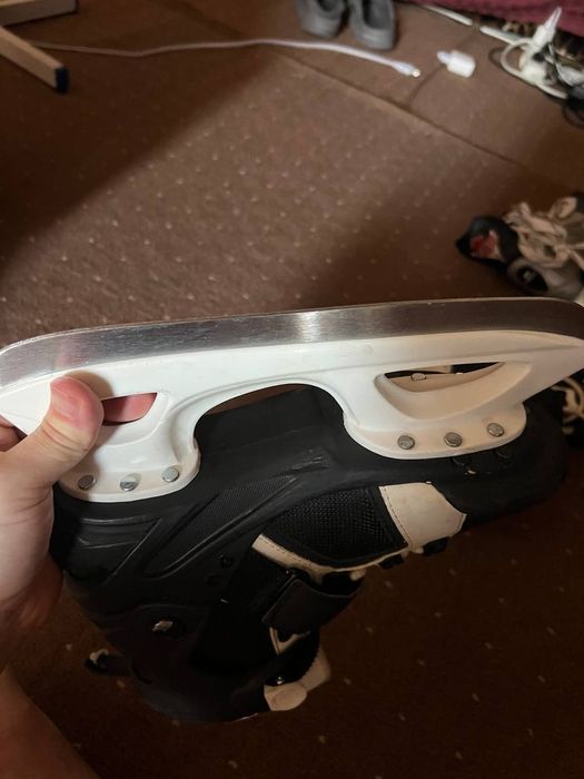 Продам хокейные коньки. Ковзани