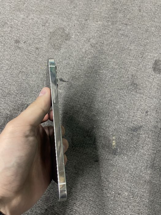 Iphone 12 pro max white заблокований