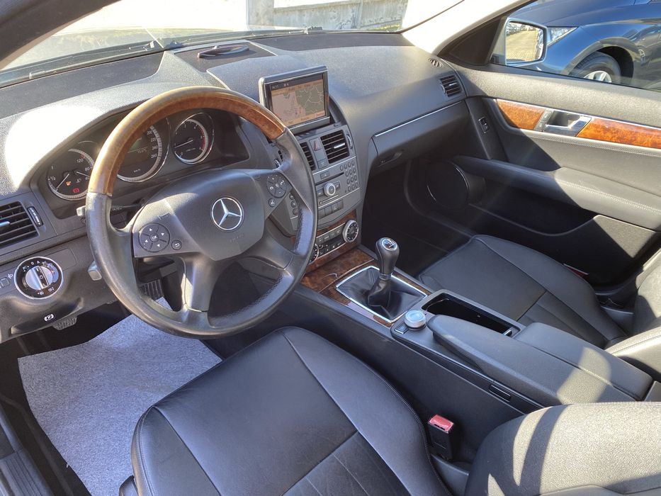 Mercedes-Benz C220 CDI - GPS - DVD - Nacional