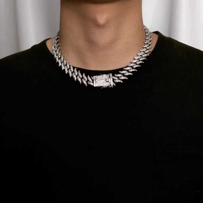 Colar spike cravejado iced out trap ice