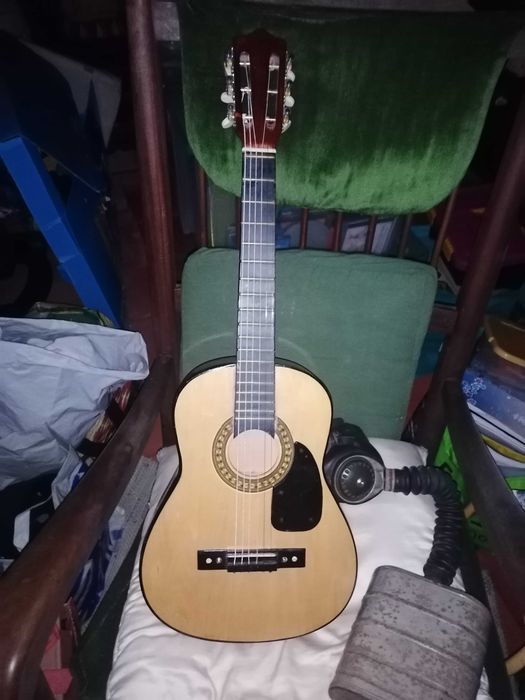 Guitarra media bom estado