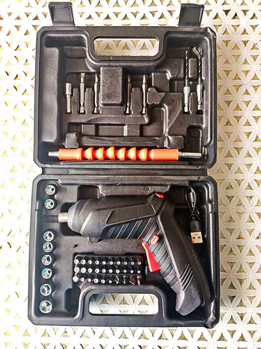 Набір акумуляторного шуруповерта